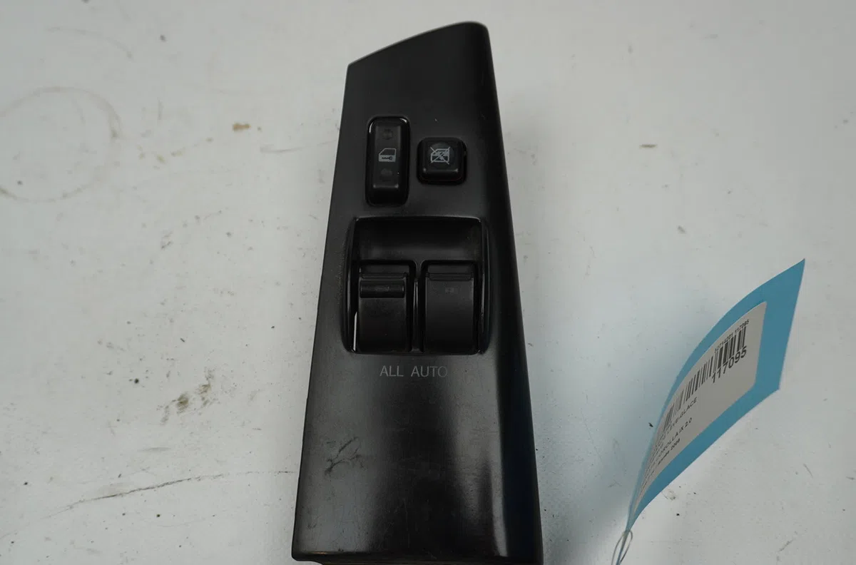 Commande lève-glace porte avant gauche Toyota COROLLA (_E12_) 1.4 d (nde120_) (2004-2007) 5 portes occasion