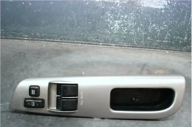 Commande lève-glace porte avant gauche Toyota COROLLA (_E12_) 1.6 vvt-i (zze121_) (2002-2006) occasion