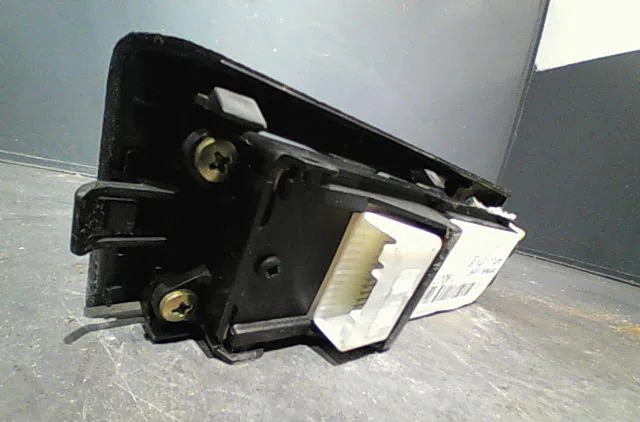 Commande lève-glace porte avant gauche Toyota COROLLA Verso (ZER_, ZZE12_, R1_) 2.0 d-4d (cur10_) (2004-2009) occasion — photo 2