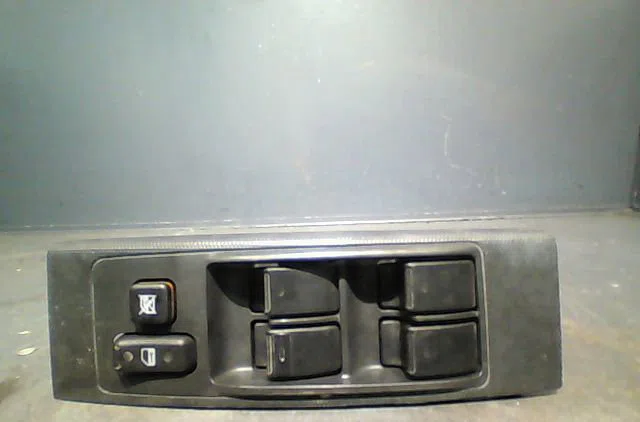 Commande lève-glace porte avant gauche Toyota COROLLA Verso (ZER_, ZZE12_, R1_) 2.0 d-4d (cur10_) (2004-2009) occasion — photo 3