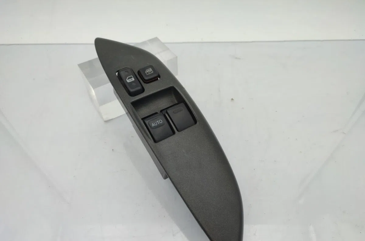 Commande lève-glace porte avant gauche TOYOTA YARIS 1 PHASE 1 occasion — photo 4