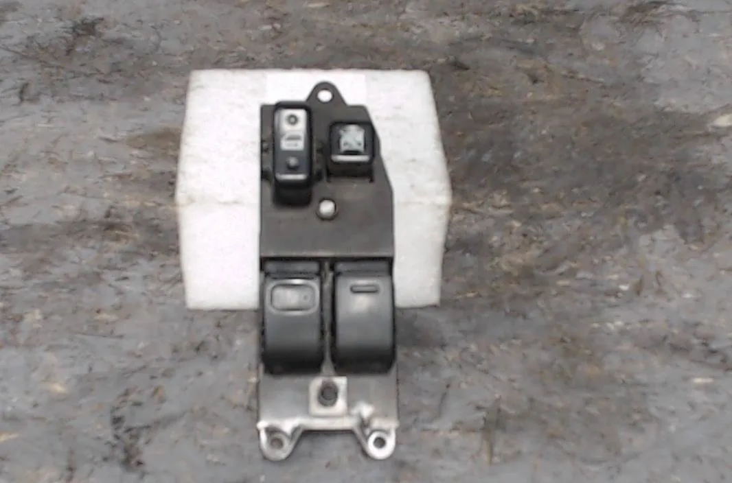 Commande lève-glace porte avant gauche TOYOTA YARIS 1 YARIS 1 PHASE 2 occasion