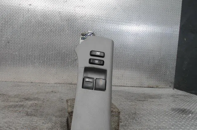 Commande lève-glace porte avant gauche TOYOTA YARIS 2  YARIS 2 PHASE 1 occasion — photo 2