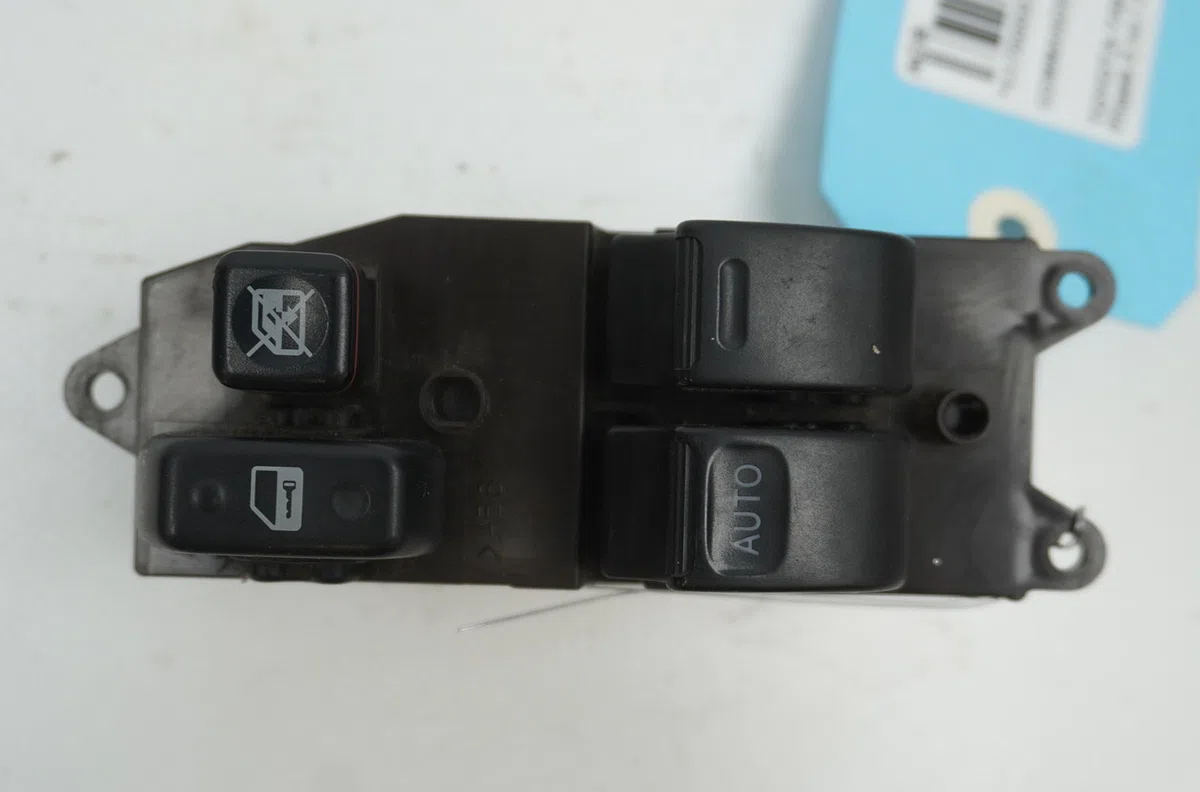 Commande lève-glace porte avant gauche Toyota YARIS (_P1_) 1.0 (scp10_) (1999-2005) occasion
