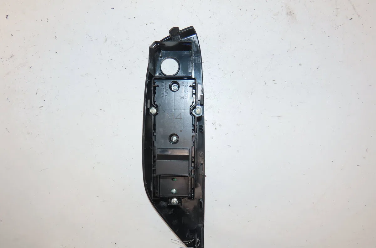 Commande lève-glace porte avant gauche Toyota YARIS (_P21_, _PA1_, _PH1_) 1.5 hybrid (mxph10, mxph11) (2020) 5 portes occasion — photo 2