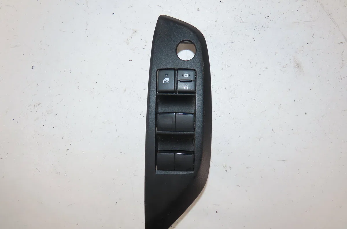 Commande lève-glace porte avant gauche Toyota YARIS (_P21_, _PA1_, _PH1_) 1.5 hybrid (mxph10, mxph11) (2020) 5 portes occasion — photo 3