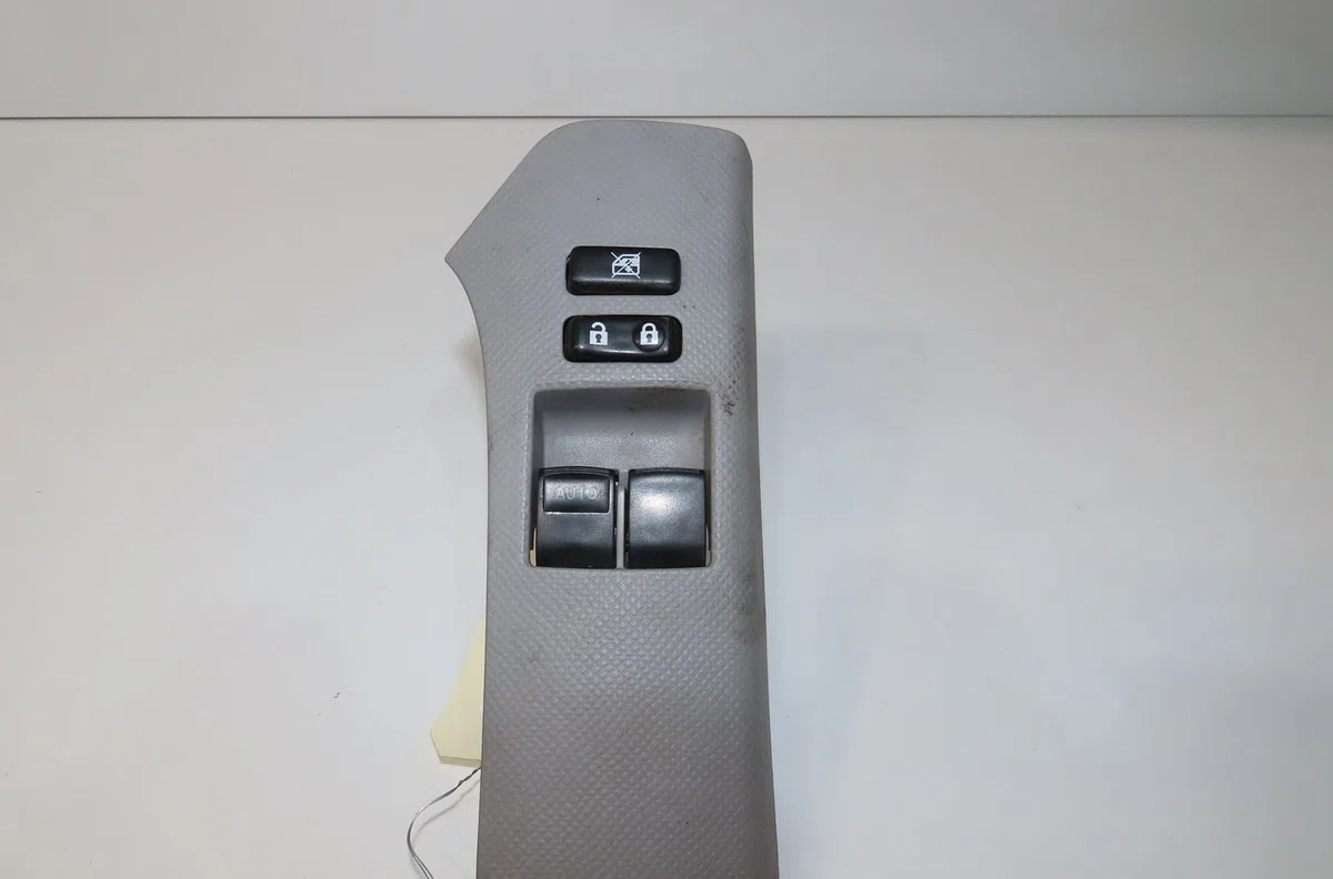 Commande lève-glace porte avant gauche Toyota YARIS (_P9_) 1.4 d-4d (nlp90_) (2005-2012) occasion