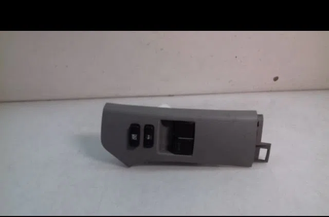Commande lève-glace porte avant gauche Toyota YARIS (_P9_) 1.4 d-4d (nlp90_) (2005-2012) occasion