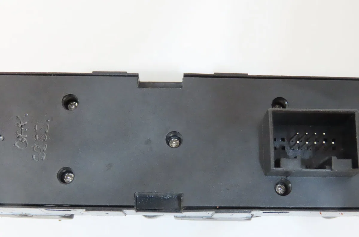 Commande lève-glace porte avant gauche Volkswagen BORA Variant (1J6) 1.9 tdi (1999-2001) occasion — photo 2