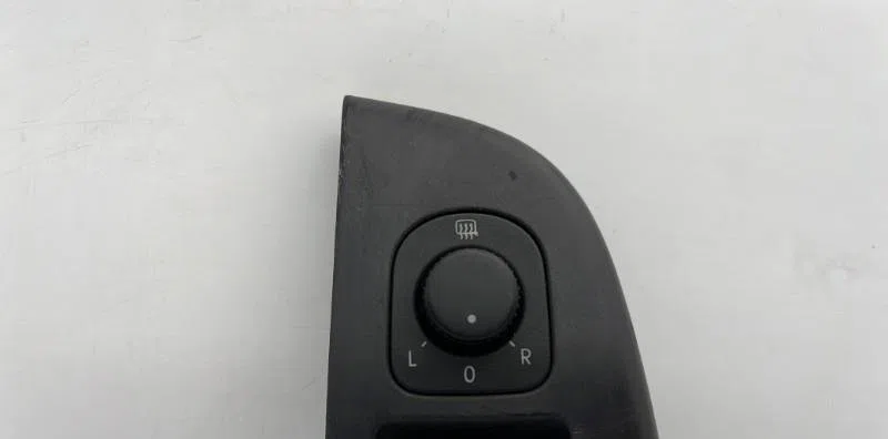 Commande lève-glace porte avant gauche VOLKSWAGEN GOLF 5 occasion — photo 3