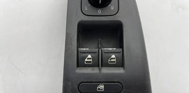 Commande lève-glace porte avant gauche VOLKSWAGEN GOLF 5 occasion — photo 4