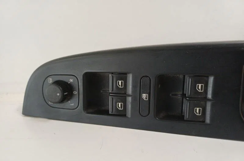 Commande lève-glace porte avant gauche VOLKSWAGEN GOLF 6 BREAK occasion — photo 2
