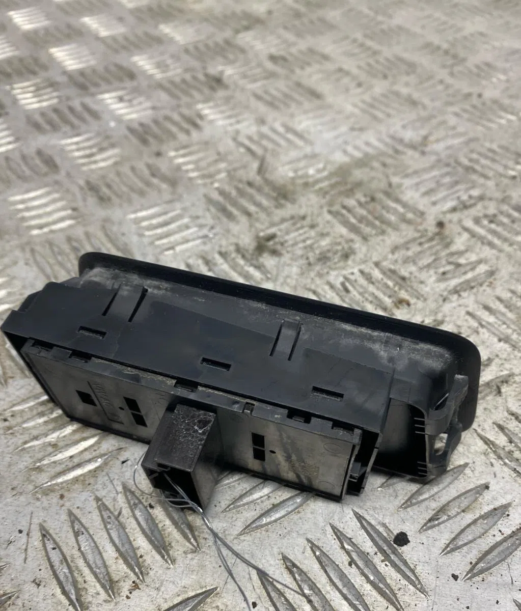 Commande lève-glace porte avant gauche VOLKSWAGEN GOLF 7 PHASE 1 occasion — photo 3