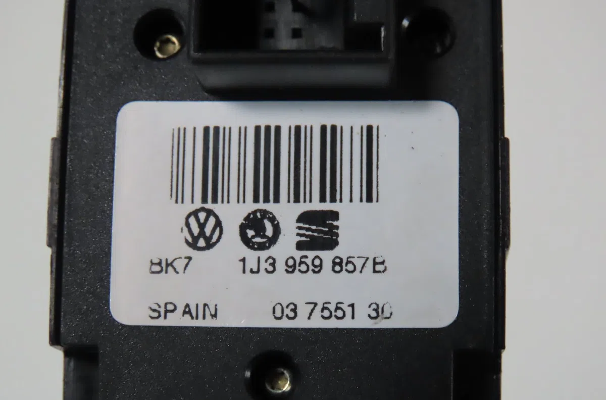 Commande lève-glace porte avant gauche Volkswagen GOLF IV (1J1) 1.6 16v (2000-2005) occasion — photo 2