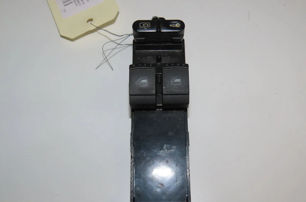 Commande lève-glace porte avant gauche Volkswagen GOLF IV (1J1) 1.6 (1997-2004) occasion
