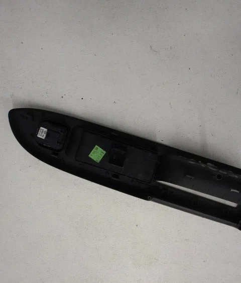 Commande lève-glace porte avant gauche VOLKSWAGEN GOLF PLUS  1.9 TDI 105ch occasion — photo 2