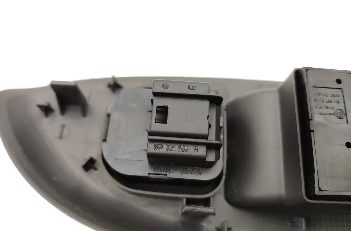 Commande lève-glace porte avant gauche VOLKSWAGEN GOLF PLUS PHASE 1 occasion — photo 3