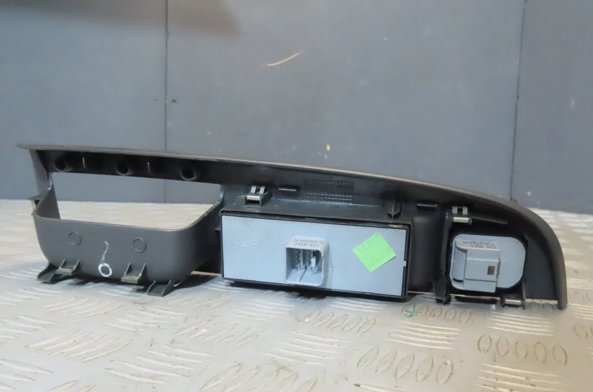 Commande lève-glace porte avant gauche Volkswagen GOLF V (1K1) 2.0 tdi (2003-2008) occasion — photo 3