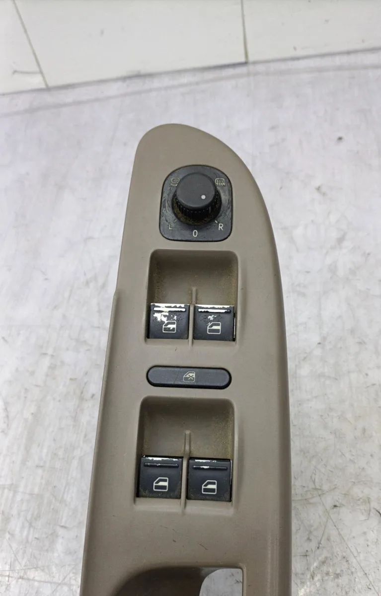 Commande lève-glace porte avant gauche VOLKSWAGEN PASSAT 5 BREAK occasion