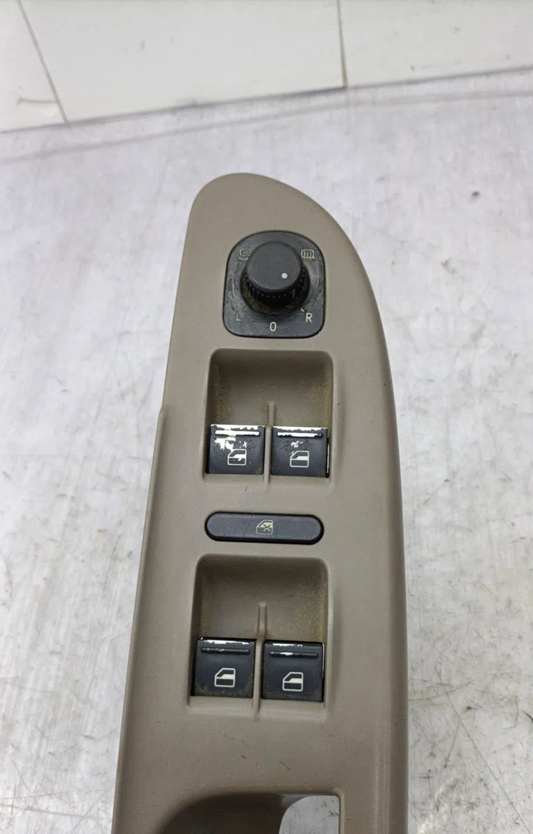 Commande lève-glace porte avant gauche VOLKSWAGEN PASSAT 5 BREAK occasion — photo 2