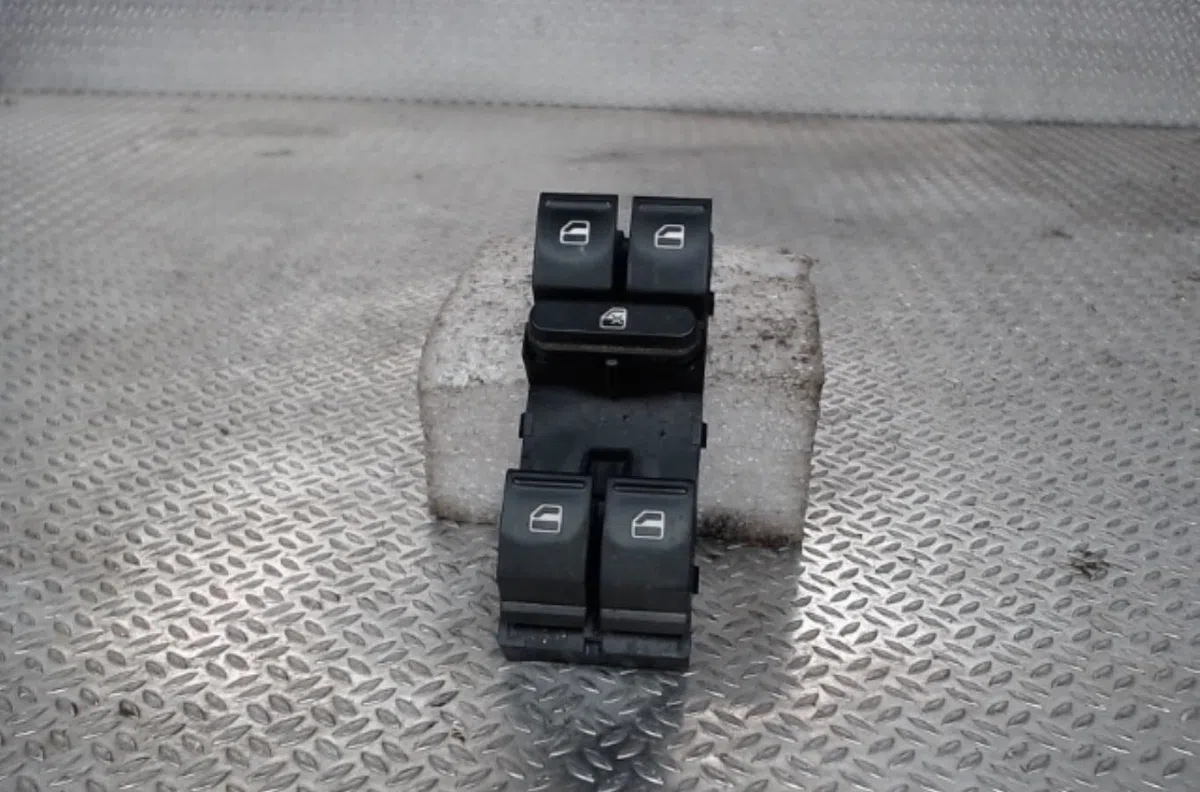 Commande lève-glace porte avant gauche VOLKSWAGEN PASSAT 5 occasion — photo 2