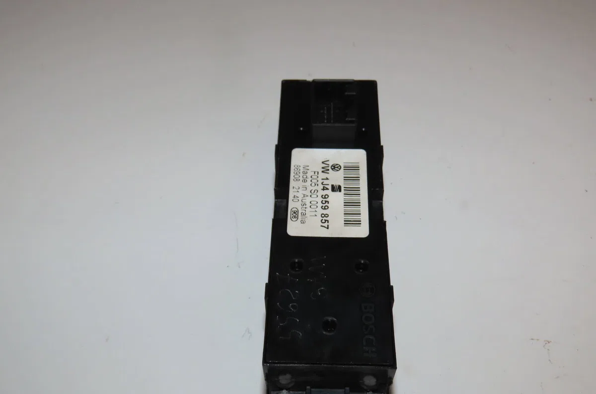 Commande lève-glace porte avant gauche Volkswagen PASSAT B5 (3B2) 1.9 tdi (1996-2000) occasion — photo 2