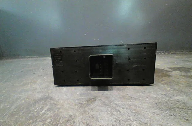 Commande lève-glace porte avant gauche Volkswagen PASSAT B6 Variant (3C5) 2.0 tdi 16v (2005-2010) 5 portes occasion — photo 2
