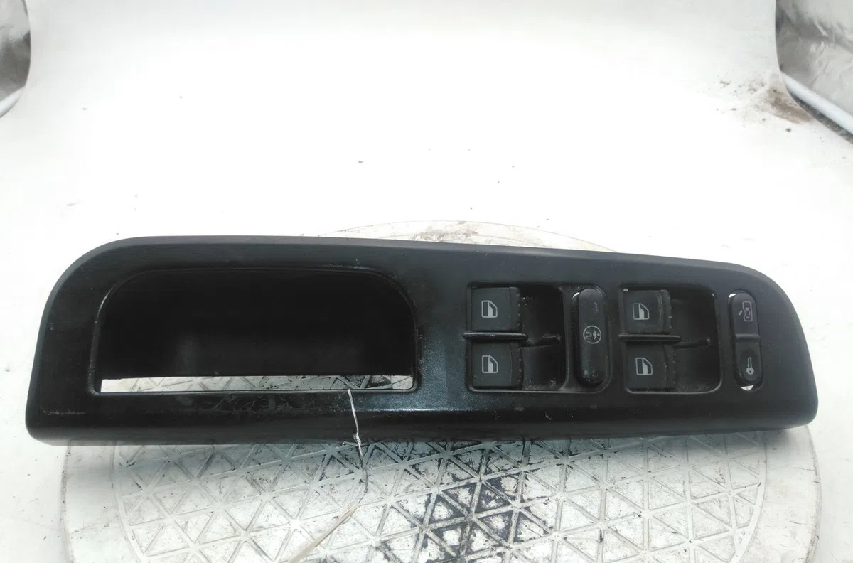 Commande lève-glace porte avant gauche VOLKSWAGEN PASSAT IV occasion
