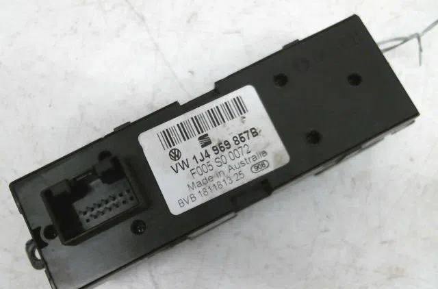 Commande lève-glace porte avant gauche VOLKSWAGEN PASSAT occasion — photo 2