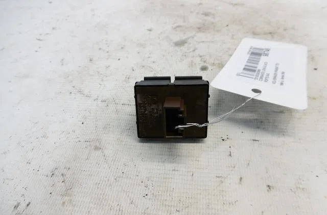 Commande lève-glace porte avant gauche VOLKSWAGEN PASSAT V 2008 occasion — photo 2