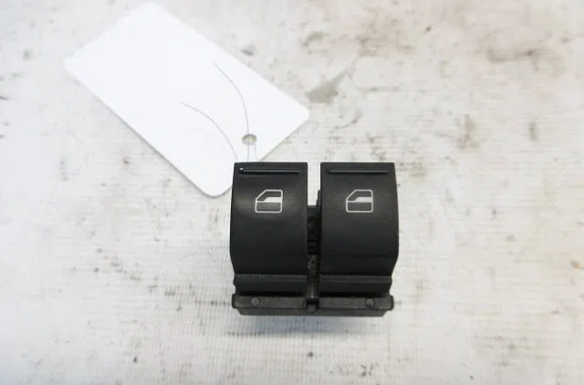 Commande lève-glace porte avant gauche VOLKSWAGEN PASSAT V 2008 occasion — photo 3