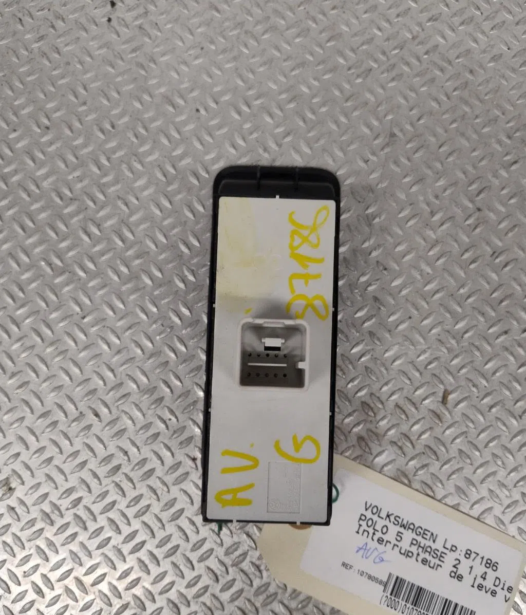 Commande lève-glace porte avant gauche VOLKSWAGEN POLO 5 PHASE 2 occasion — photo 2