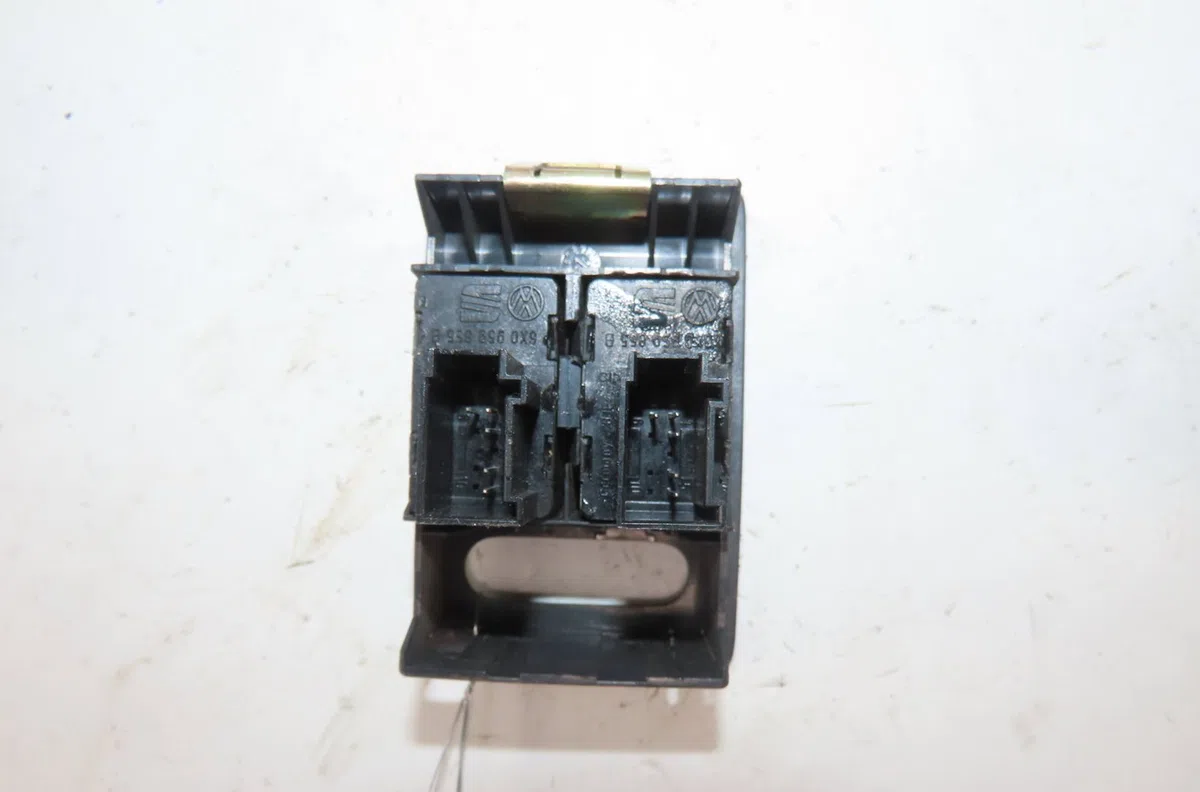 Commande lève-glace porte avant gauche Volkswagen POLO (6N2) 1.4 tdi (1999-2001) 5 portes occasion — photo 3