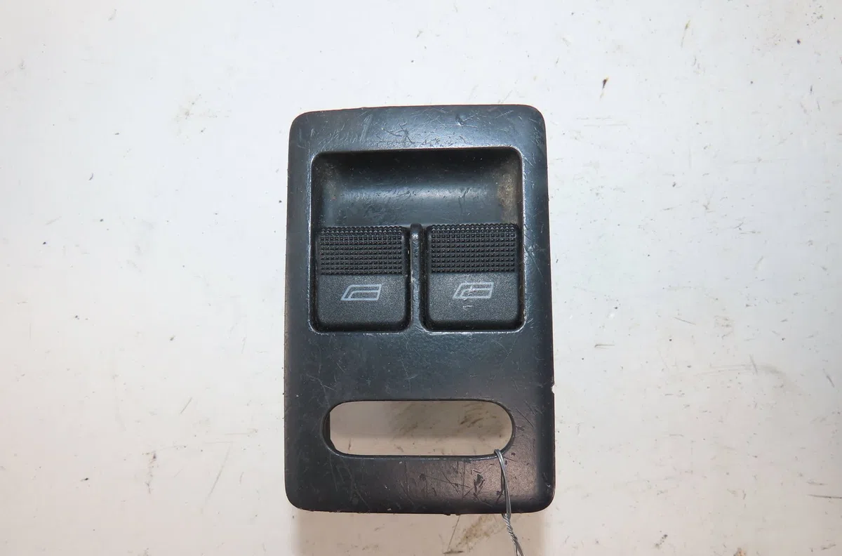 Commande lève-glace porte avant gauche Volkswagen POLO (6N2) 1.4 tdi (1999-2001) 5 portes occasion — photo 4