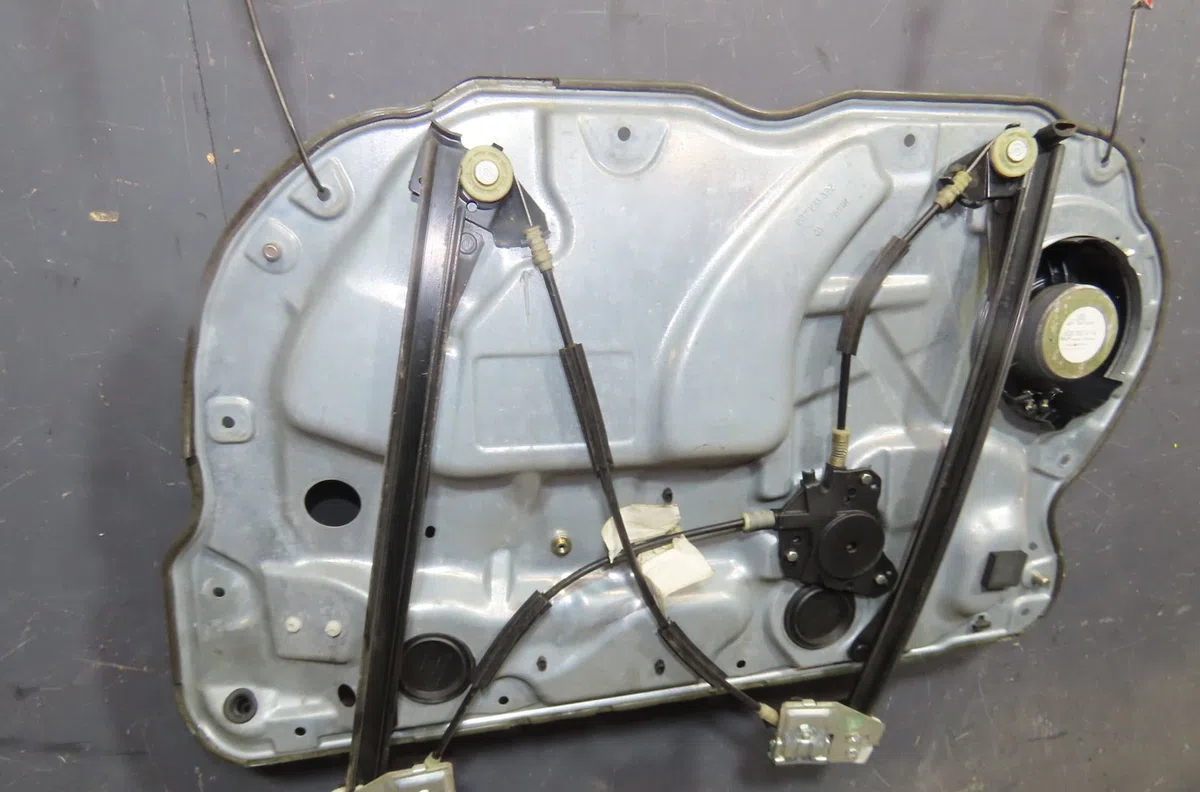 Commande lève-glace porte avant gauche Volkswagen POLO (9N_, 9A_) 1.4 tdi (2001-2005) occasion — photo 2
