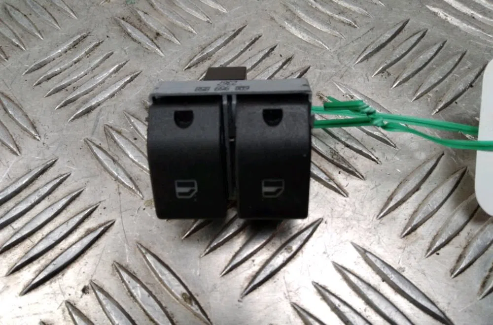Commande lève-glace porte avant gauche Volkswagen POLO (9N_, 9A_) 1.9 sdi (2001-2009) occasion