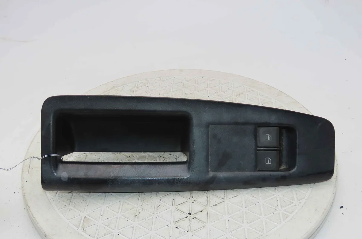 Commande lève-glace porte avant gauche VOLKSWAGEN POLO IV occasion