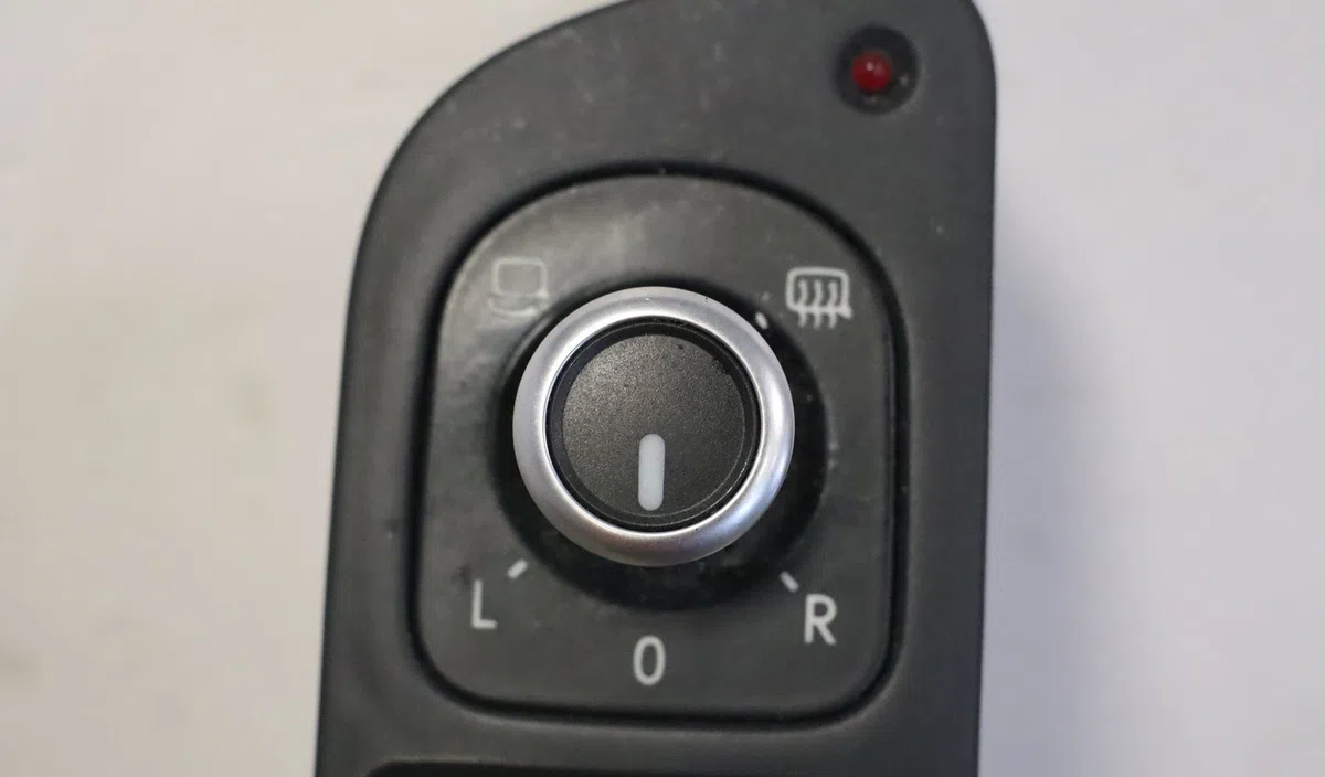 Commande lève-glace porte avant gauche Volkswagen TIGUAN (5N_) 2.0 tdi 4motion (2007-2018) occasion — photo 3