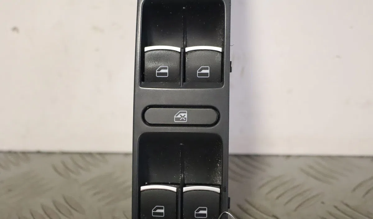 Commande lève-glace porte avant gauche Volkswagen TIGUAN (5N_) 2.0 tdi 4motion (2007-2018) occasion — photo 4
