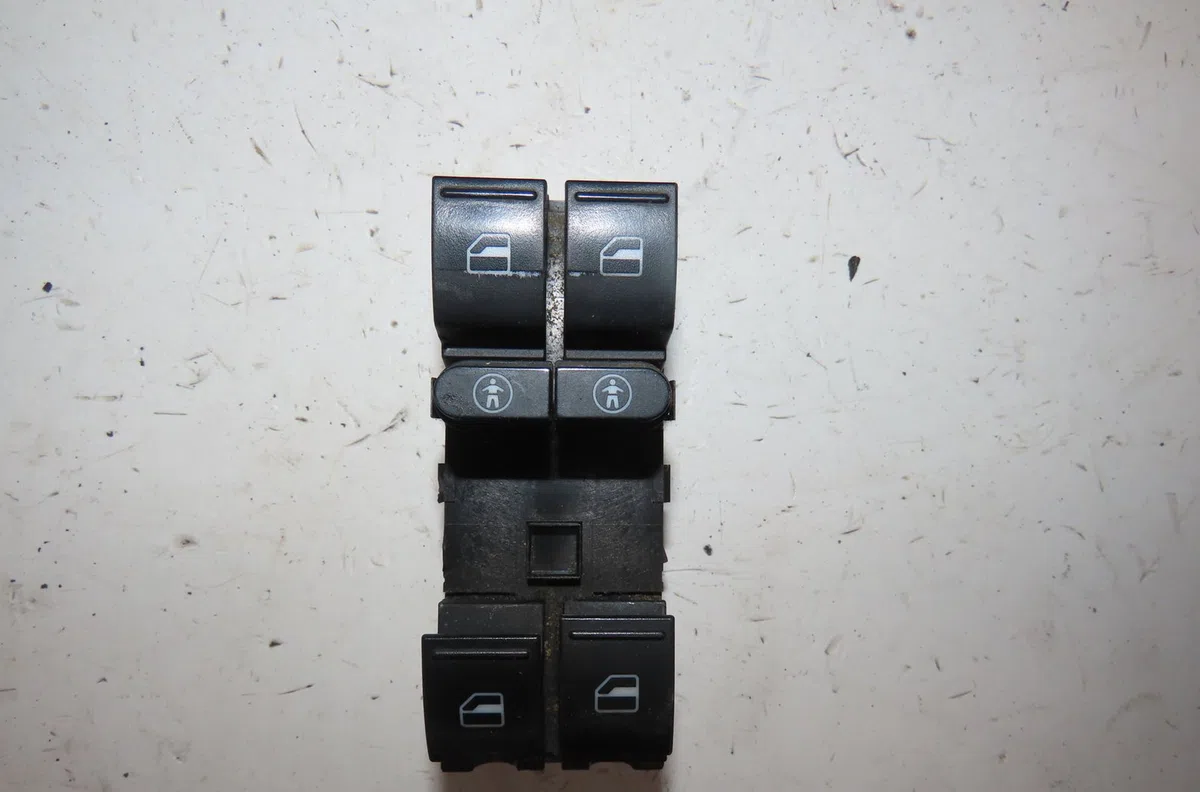 Commande lève-glace porte avant gauche Volkswagen TOUAREG (7LA, 7L6, 7L7) 3.0 v6 tdi (2004-2010) occasion — photo 3