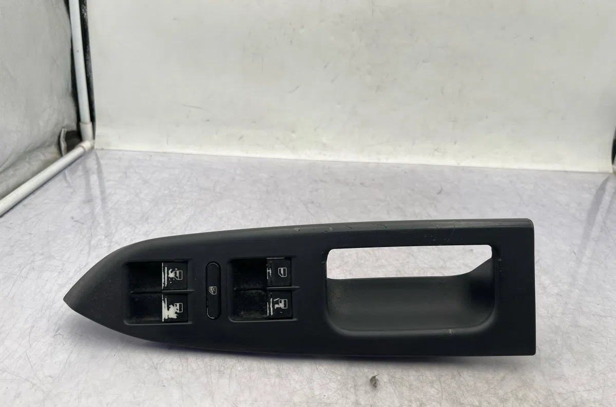 Commande lève-glace porte avant gauche VOLKSWAGEN TOURAN 1 PHASE 1 occasion — photo 4