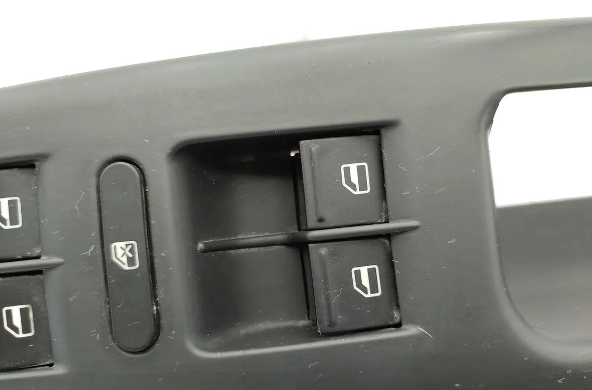 Commande lève-glace porte avant gauche VOLKSWAGEN TOURAN 1 PHASE 2 occasion — photo 3