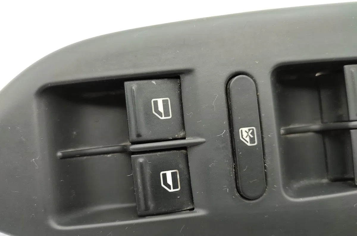Commande lève-glace porte avant gauche VOLKSWAGEN TOURAN 1 PHASE 2 occasion — photo 4