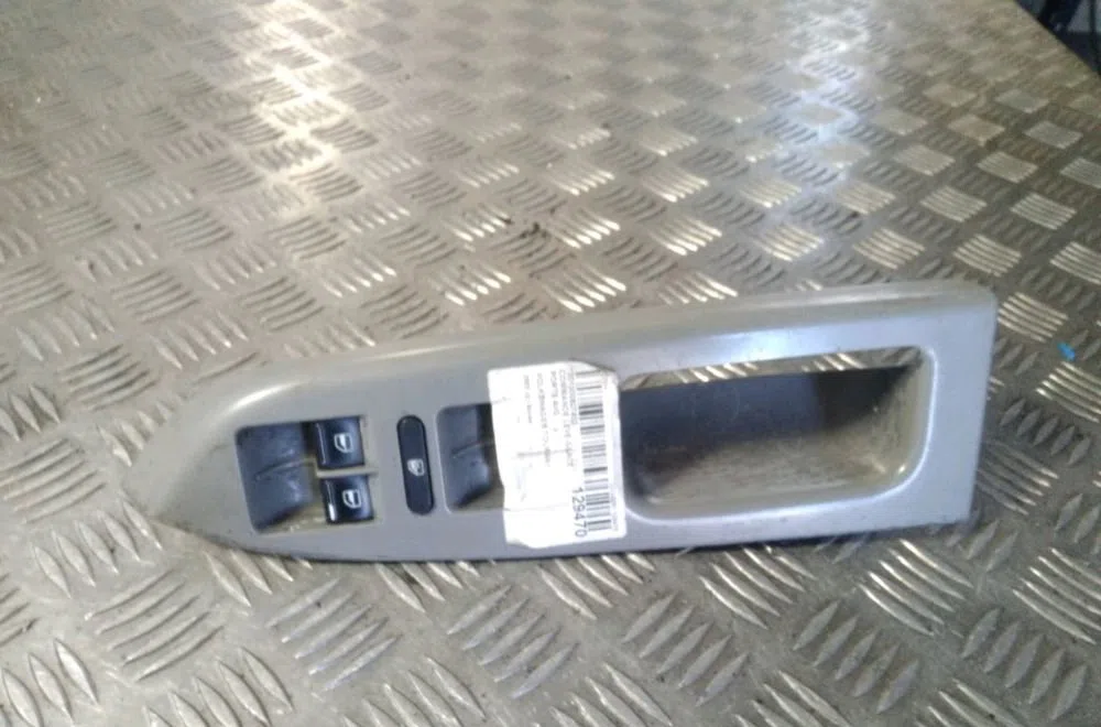 Commande lève-glace porte avant gauche Volkswagen TOURAN (1T1, 1T2) 1.6 fsi (2003-2007) occasion — photo 3