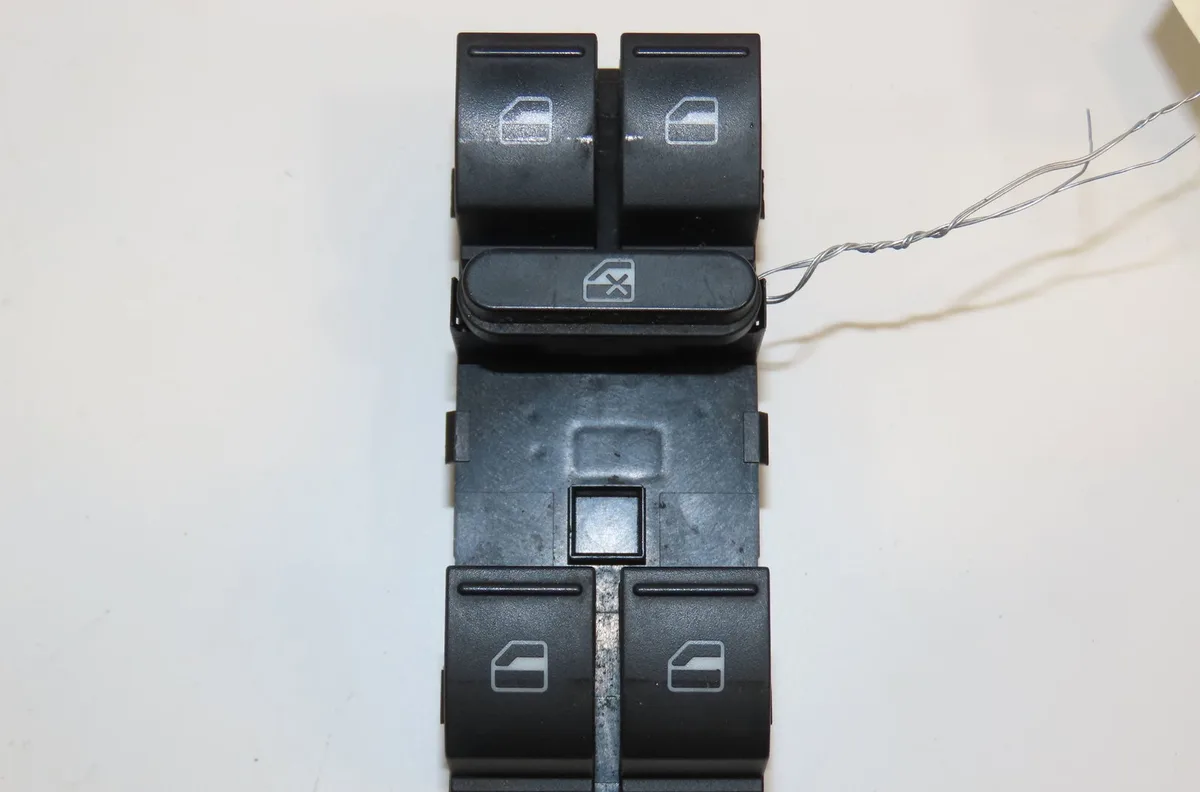 Commande lève-glace porte avant gauche Volkswagen TOURAN (1T1, 1T2) 2.0 tdi 16v (2003-2010) 5 portes occasion