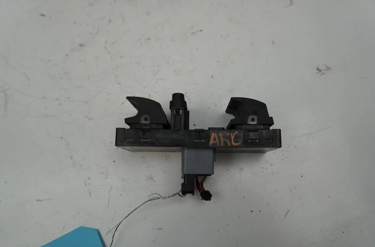 Commande lève-glace porte avant gauche Volkswagen TOURAN (1T1, 1T2) 2.0 tdi 16v (2003-2010) 5 portes occasion — photo 2