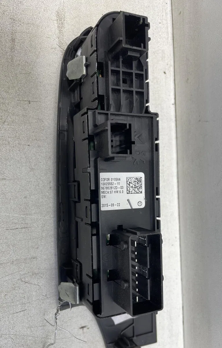 Commande lève-glace porte avant gauche Volkswagen TOURAN (1T3) 1.6 tdi (2010-2015) 5 portes occasion — photo 2