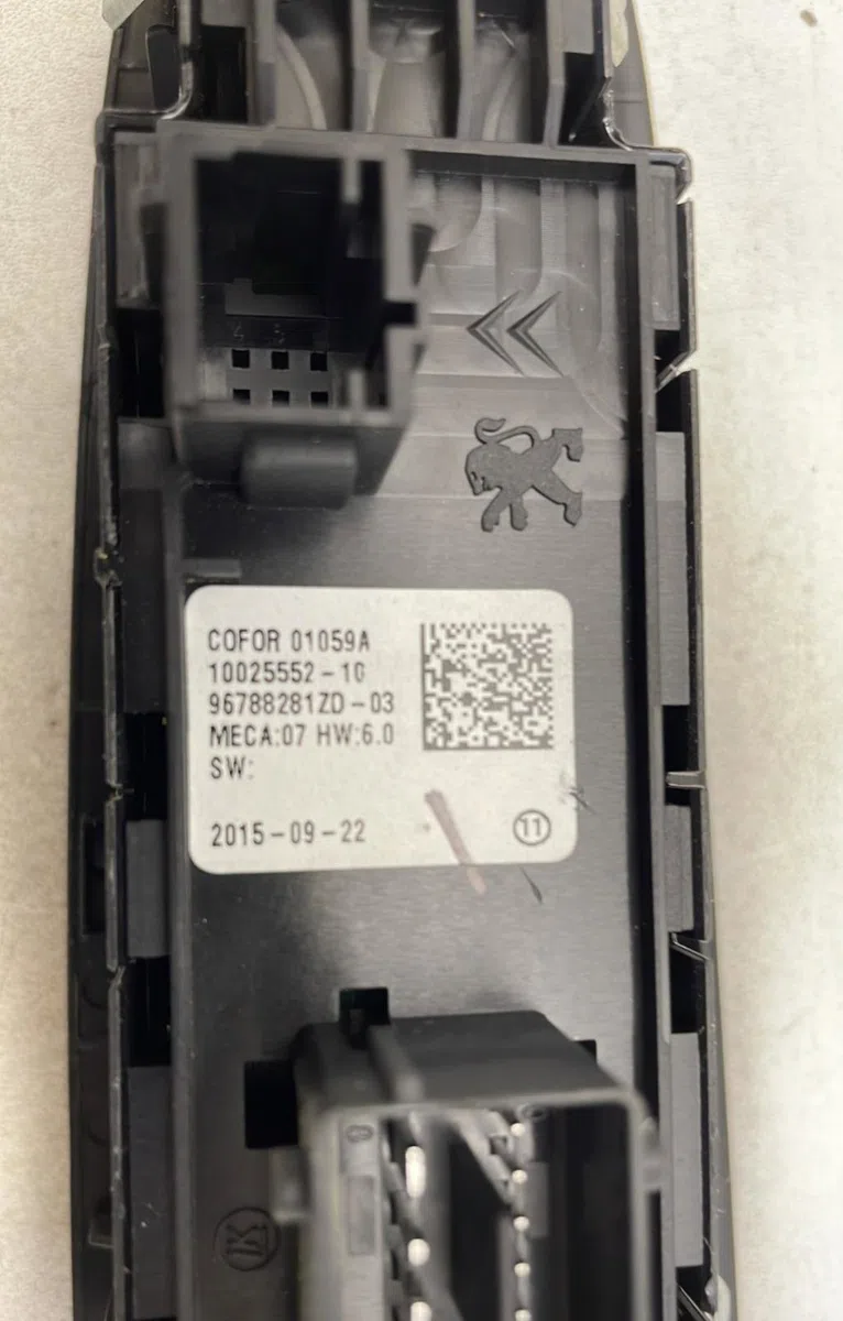 Commande lève-glace porte avant gauche Volkswagen TOURAN (1T3) 1.6 tdi (2010-2015) 5 portes occasion — photo 3