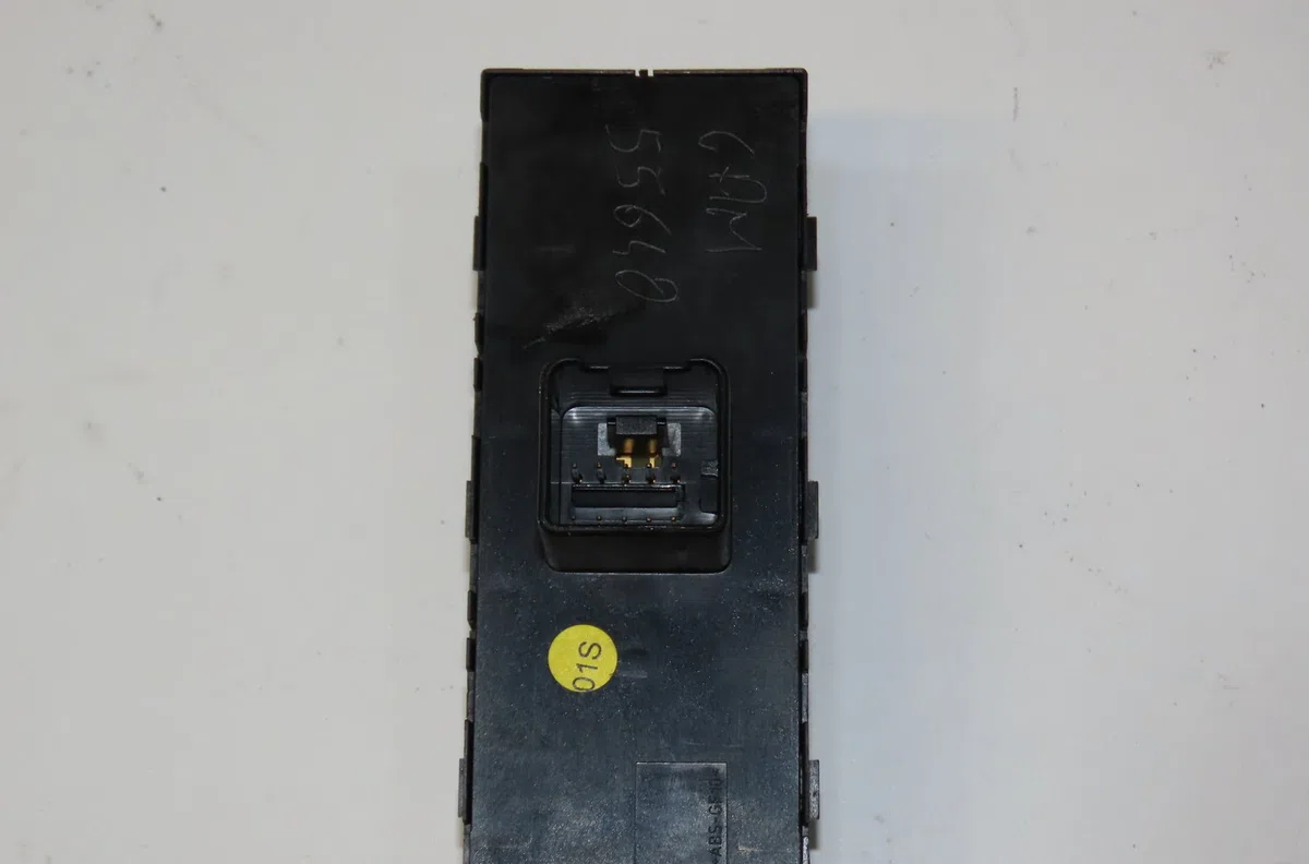 Commande lève-glace porte avant gauche Volkswagen TOURAN (1T3) 2.0 tdi (2010-2015) 5 portes occasion — photo 2