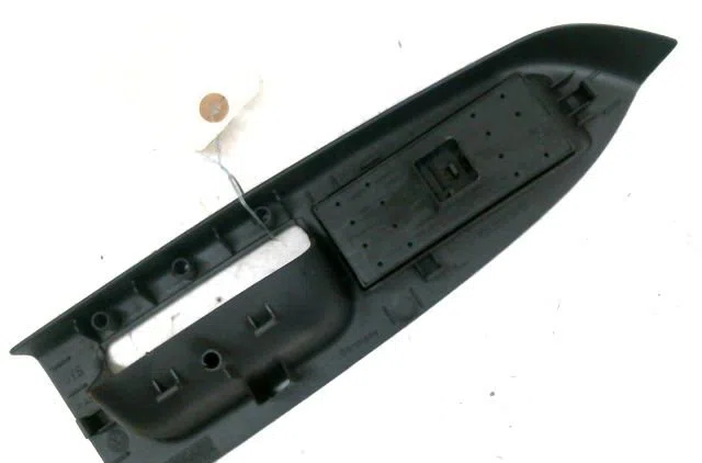 Commande lève-glace porte avant gauche VOLKSWAGEN TOURAN occasion — photo 2